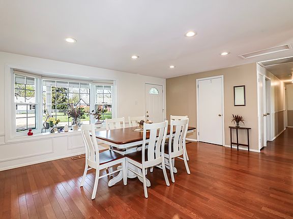 3rd image of 7159 Crest Ln