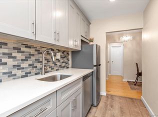 396 Merrick Rd APT 1A, Rockville Centre, NY 11570