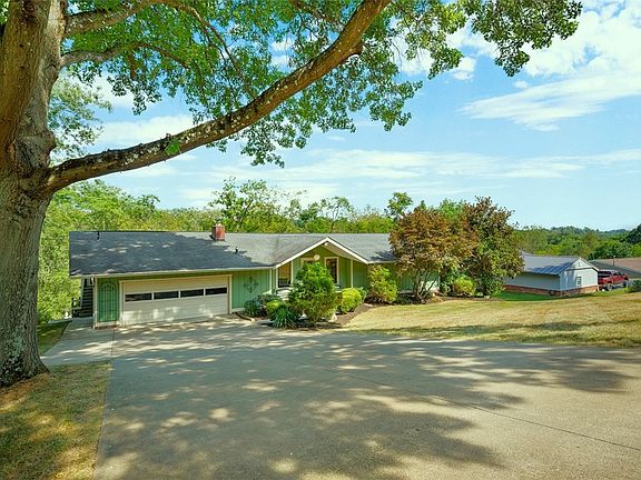 4th image of 434 Robinhood Ln