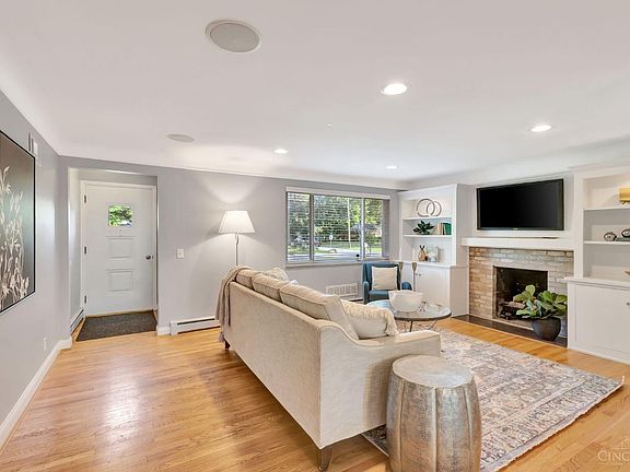 5th image of 7481 Sagamore Dr
