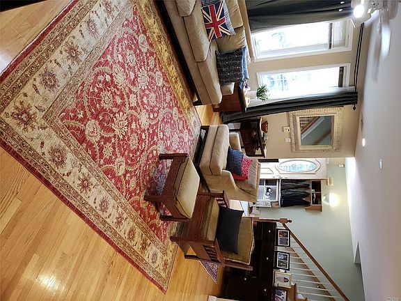 3rd image of 32 Heywood St