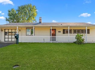 27 Good Ln, Levittown, PA 19055