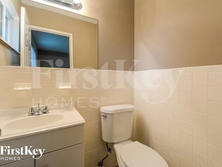 400 Humes Ln — Photo 10