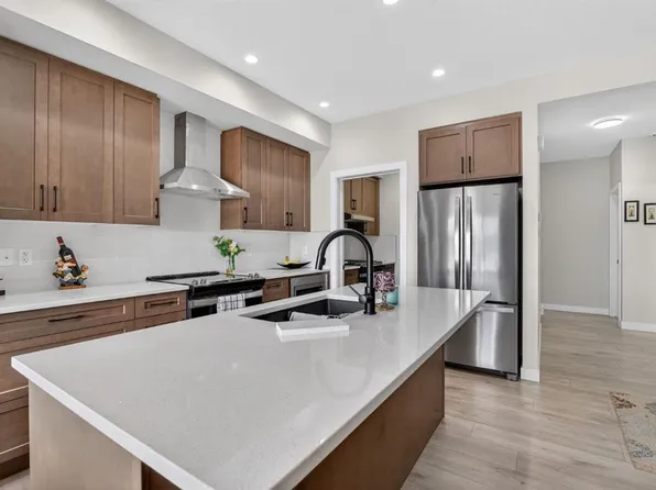 12 W Cornerbrook Cv NE, Calgary, AB T3N 2E6