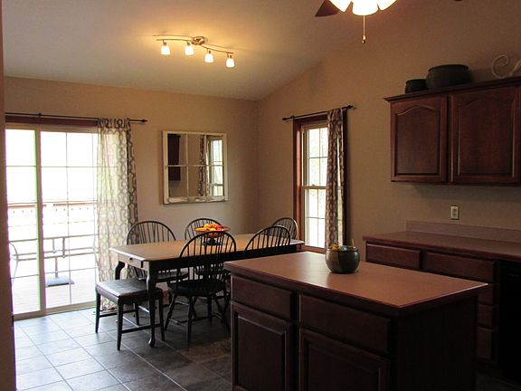Eat-in from kitchen