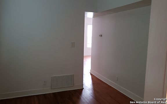 5th image of 1022 W Gramercy Pl