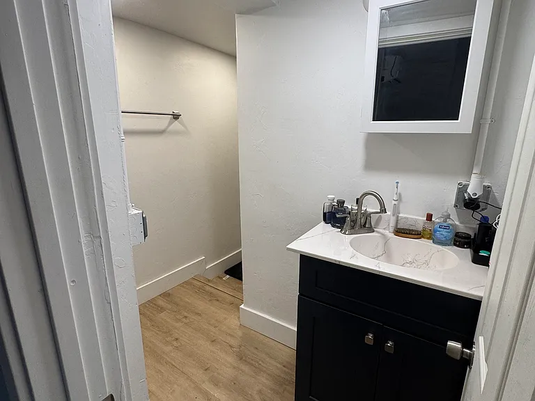 430 E 6th St #4 — Photo 7