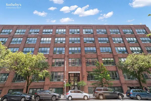 Sold by Sotheby's International Realty | media 23