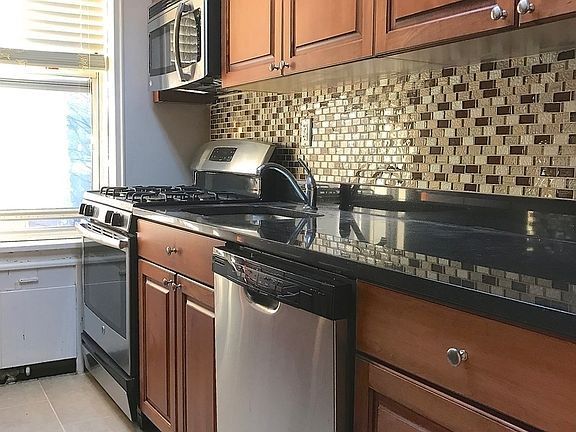 2nd image of 6864 Yellowstone Blvd APT B33