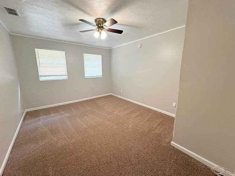 2922 Oakwood Dr — Photo 11