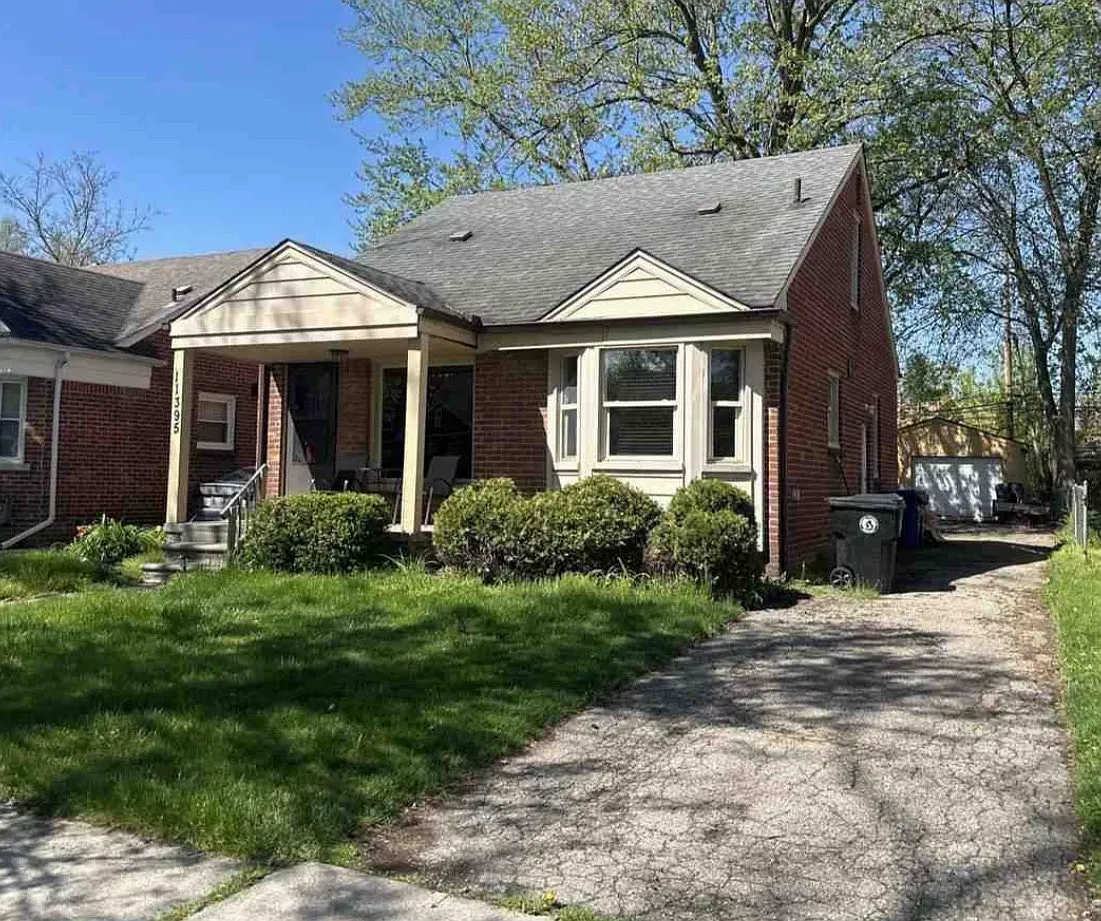 3 bed, 1213 sqft, $1,990 — Photo 1