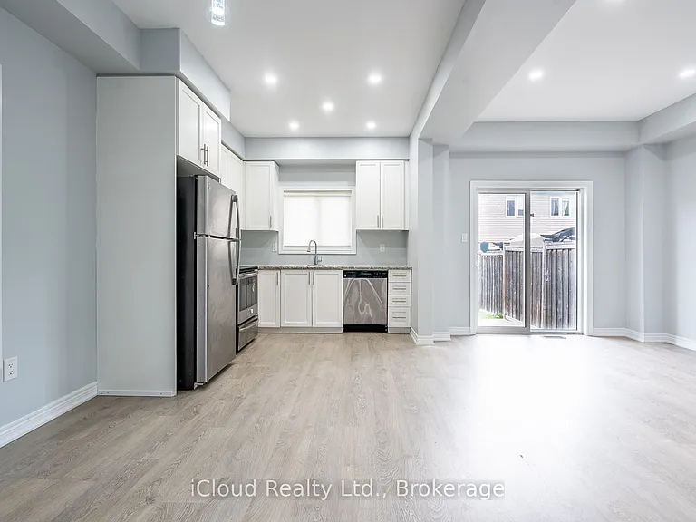 113 Echovalley Dr — Photo 3