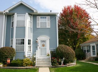 1410 Charleston Ct, Geneva, IL 60134