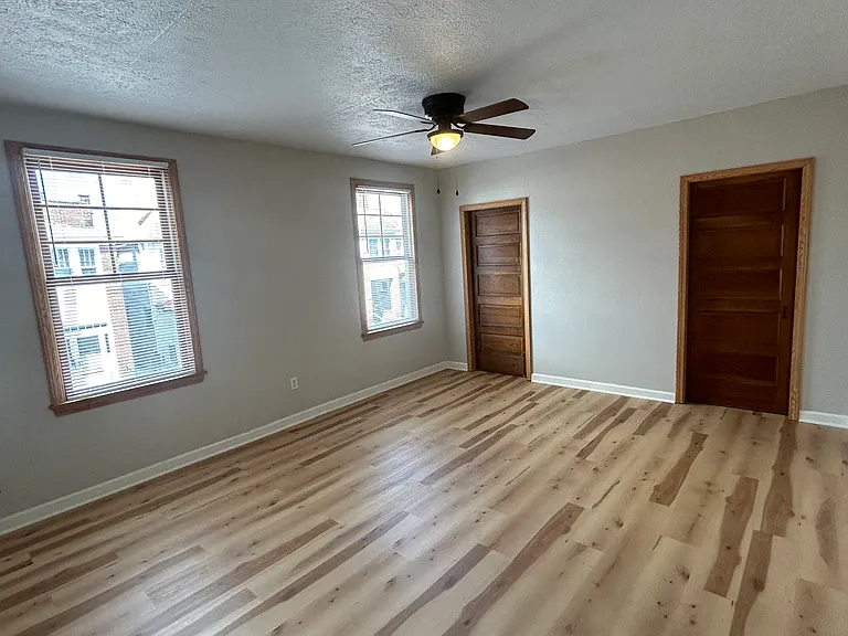 1209 Holmes St — Photo 5