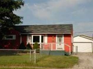 2904 N Pine St, Waukegan, IL 60087