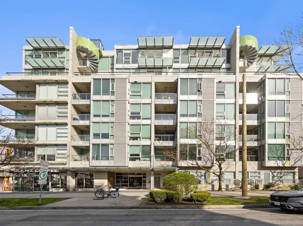 2528 Maple St #308, Vancouver, BC V6J 0B5