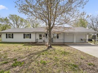16 South St, Louisburg, MO 65685