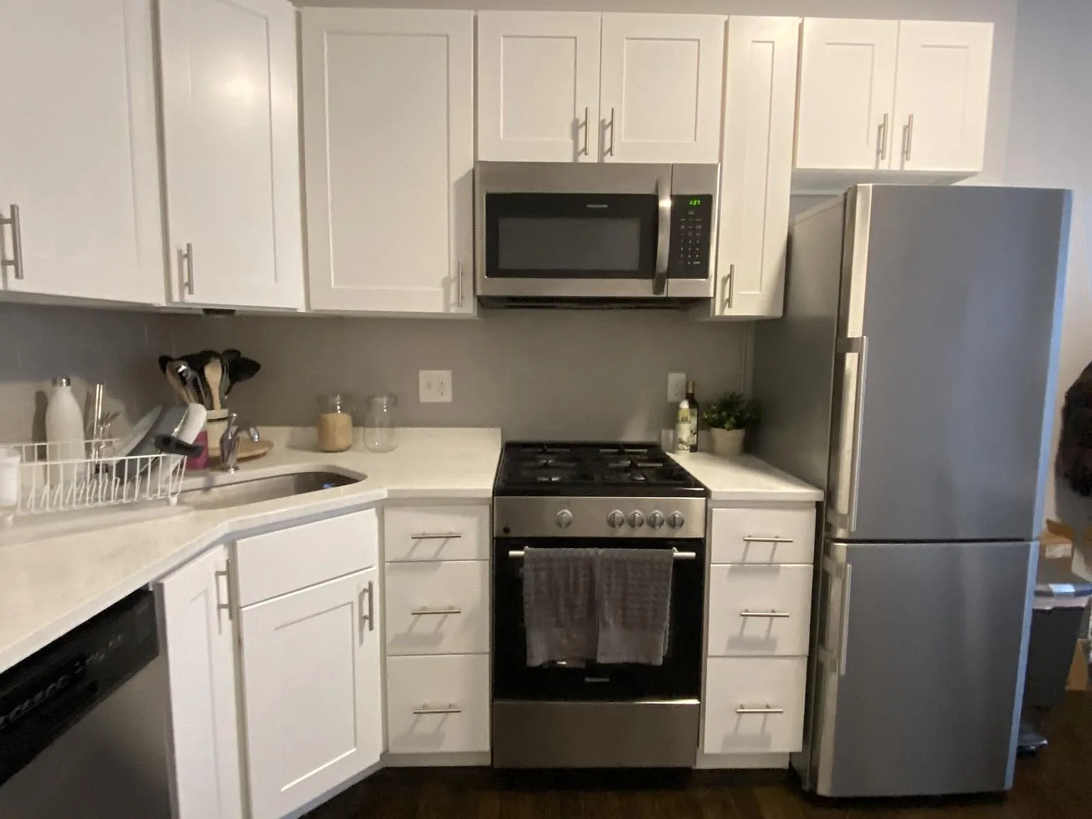 2 bed, 999 sqft, $4,000 — Photo 4