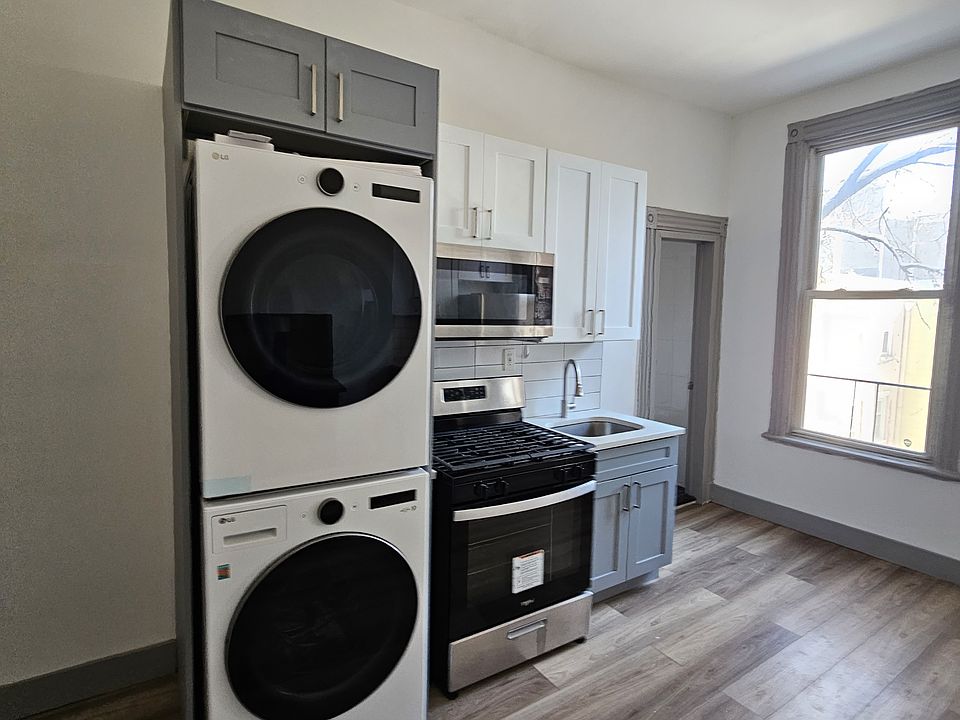 1st image of 1144 Summit Ave APT 2