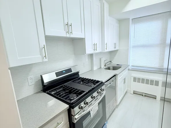 52-24 65th Pl, Maspeth, NY 11378
