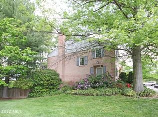 10370 Hampshire Green Ave, Fairfax, VA 22032