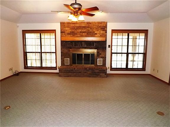 4th image of 881 Elm Dr