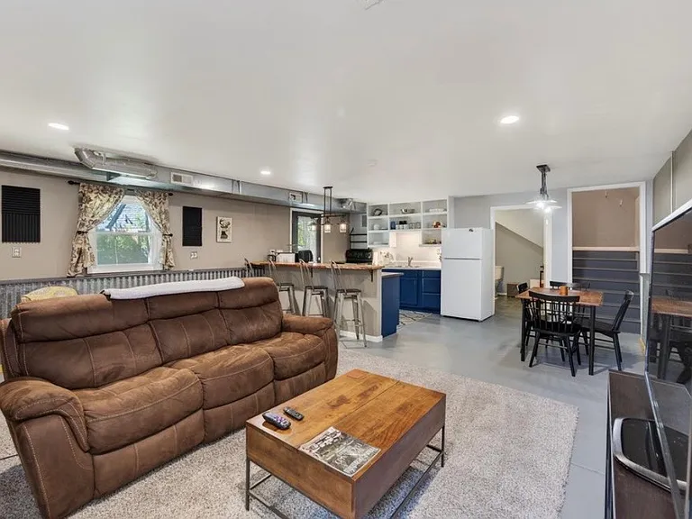 3925 Pine Knot Ct #A — Photo 2