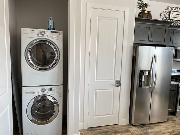 3rd image of 120 N Firerock Way