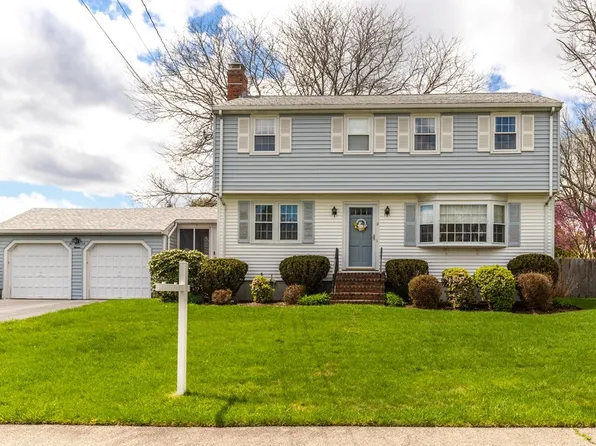 11 Hampden Dr, Norwood, MA 02062
