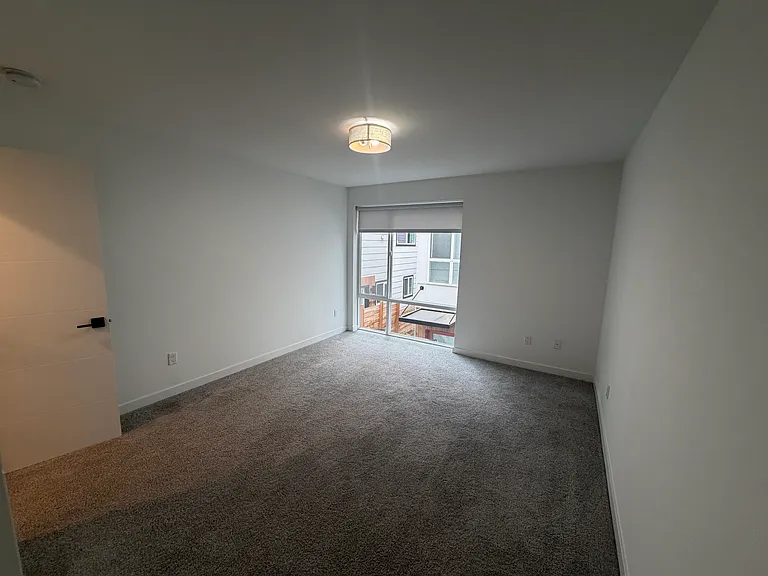 907 Hiawatha Pl S #E — Photo 12