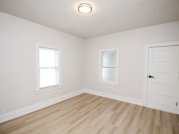 3rd image of 219 S Menlo Ave #214-01