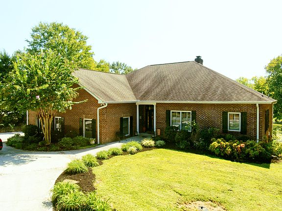 3rd image of 210 Lakeview Cove Dr