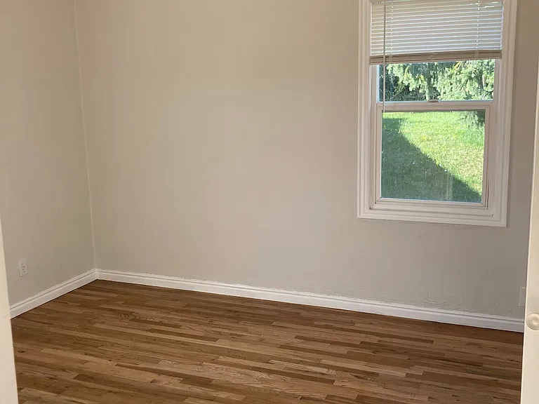 Smaller upstairs bedroom, empty.