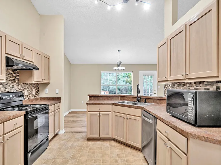 9750 Parker Lake Cir — Photo 8