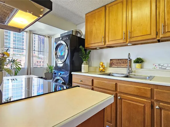 818 S King St APT 807, Honolulu, HI 96813