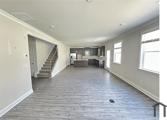 5th image of 850 Elderberry Ct #1