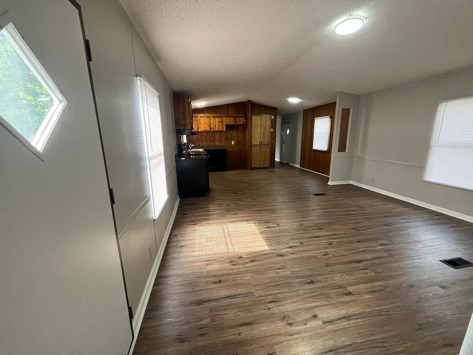3 bed, 1200 sqft, $1,200 — Photo 3