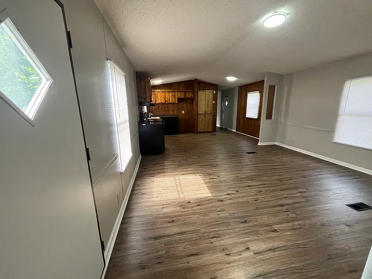 1812 Brinson St — Photo 3