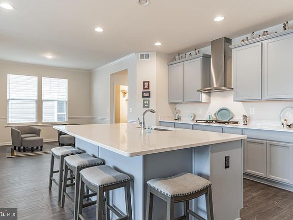 4th image of 421 Boxelder Dr