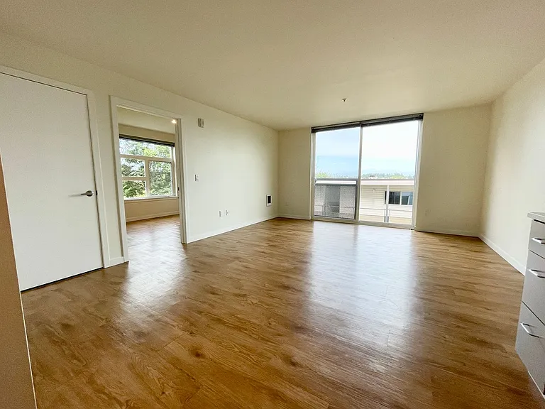 Bayview West Apartments — Photo 20