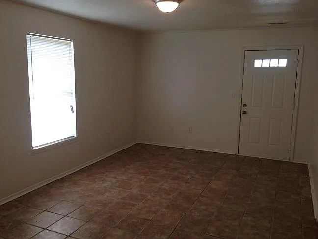1130 Cates St — Photo 12