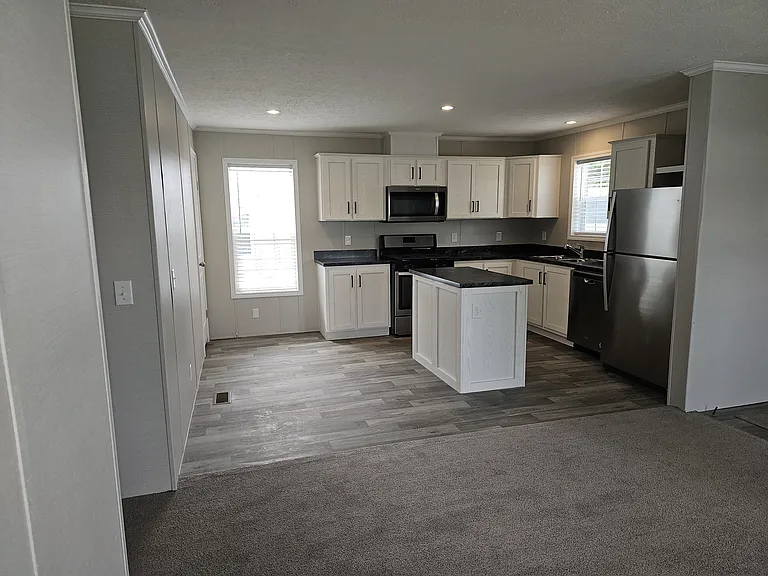 855 W Jefferson St #17 — Photo 4