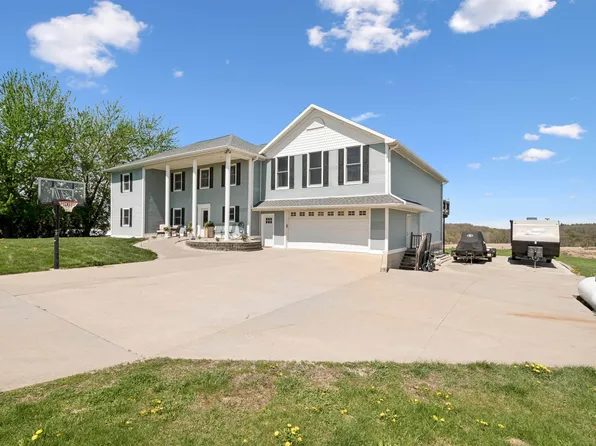 9933 Laudeville Rd, Dubuque, IA 52003