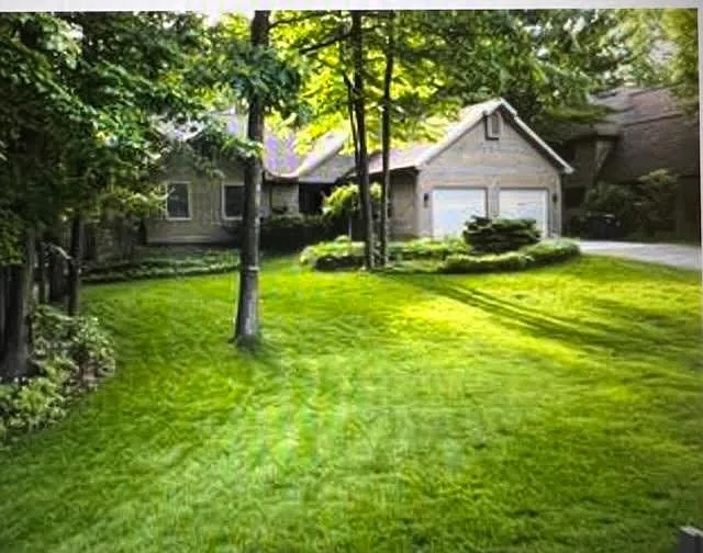3926 Village Circle Dr — Photo 2