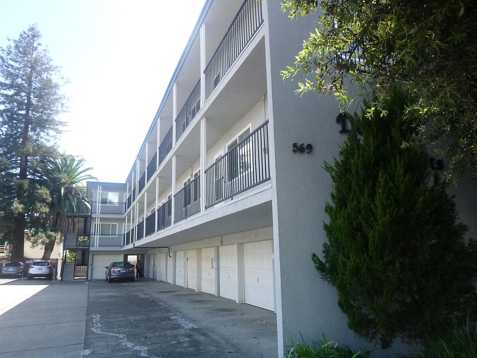 Building view with assigned garages