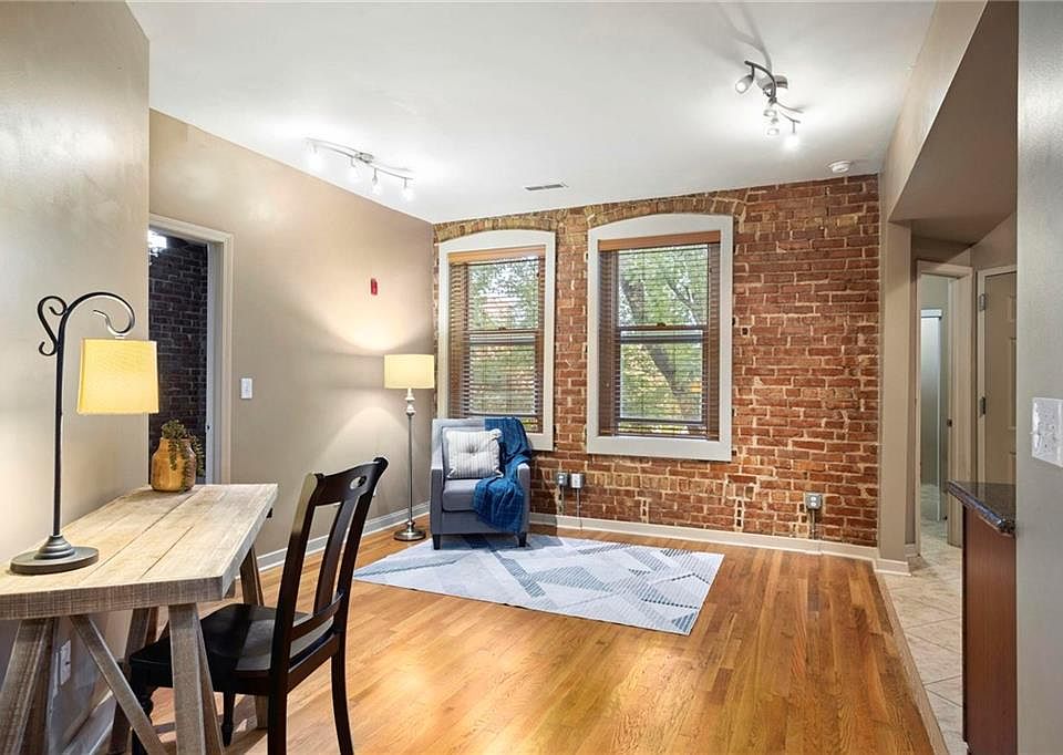 1st image of 200 E 43rd St APT 201