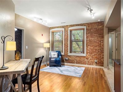 200 E 43rd St APT 201, Kansas City, MO, 64111