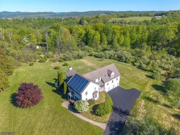 37 Woodland Heights Circl, Lebanon Twp., NJ 08826