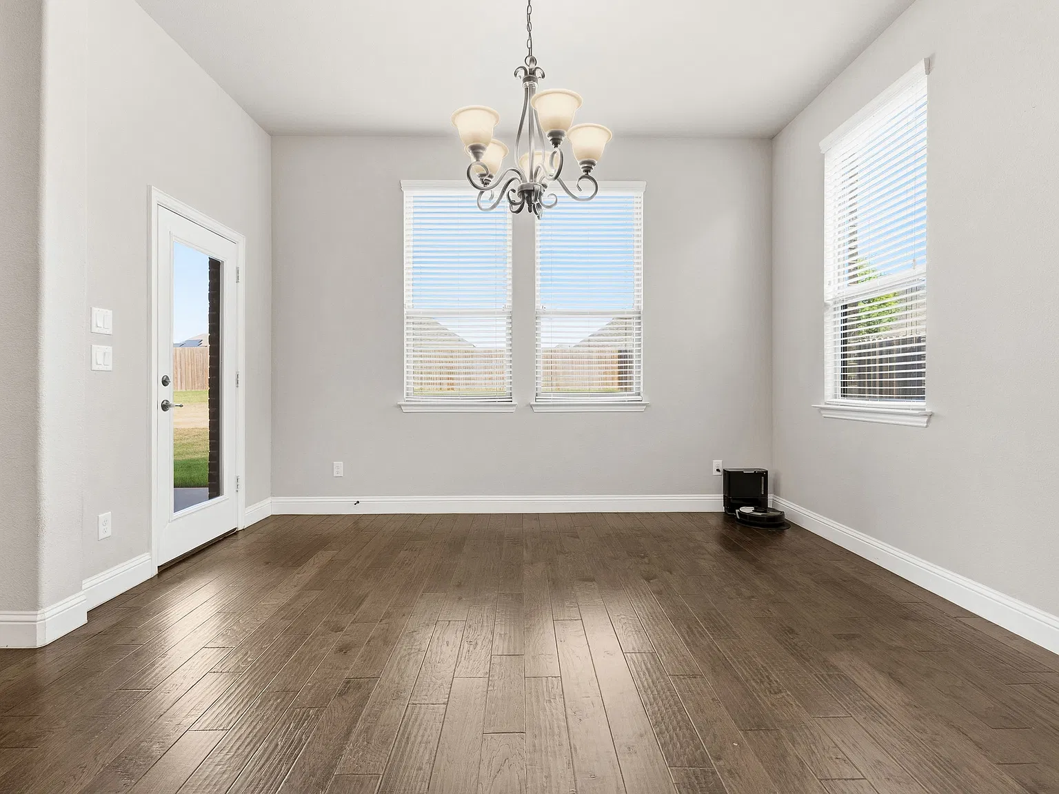 4 bed, 3870 sqft, $4,100 — Photo 1