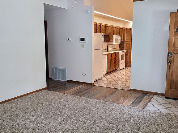 4th image of 3303 Belmont Ave